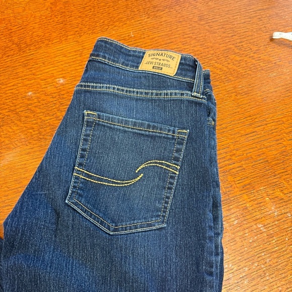 Signature by Levi Strauss mid rise boot cut size 6 short dark wash - Picture 9 of 9